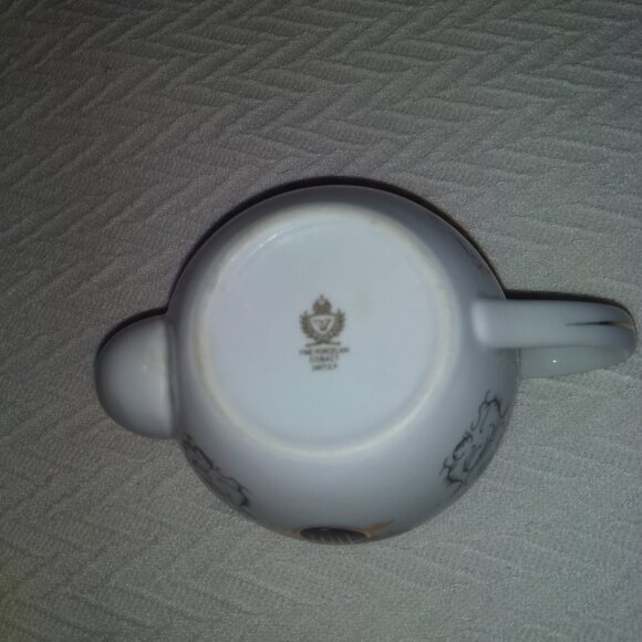 Fine Porcelain Cobalt Tea Pot. - Picture 5 of 6